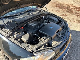 BMW 1 (E81) 118i 2.0 benzín - 12