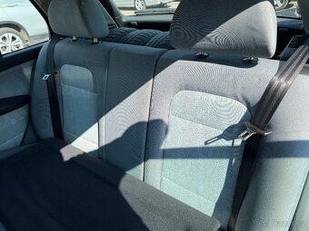 Škoda Fabia 1.4 MPI - 12