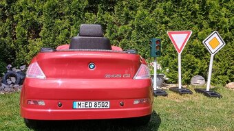 šlapací auto BMW 645 CI + semafor a dopravní značky - 12