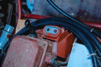 Prodám PILU na dřevo, nebo části (MOTOR 7.5 kw atd) + koleje - 12