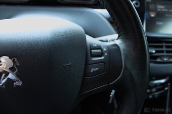 Peugeot 2008 1.2 PureTech Style - 12