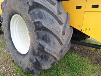 NEW HOLLAND CR9.80 + NEW HOLLAND 30G HEADER - 12