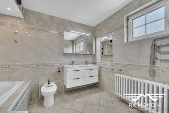 Prodej rodinného domu s garáží dílnou a zahradou - Praha - K - 12