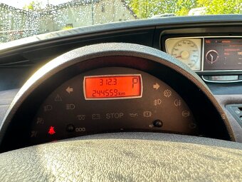 Lancia Phedra 2,2 MJTD Bi-TURBO 125Kw - 12