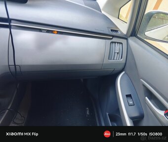 Toyota Prius III Executive (STK 2026, udržovaný) - 12