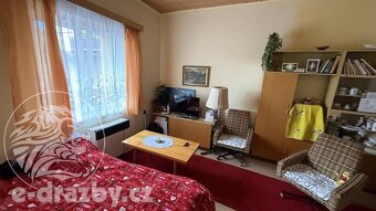 Bytový dům (5 bytů + 1 nebytový prostor) v obci Povrly, okre - 12