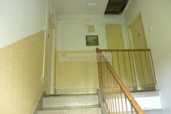 Prodej prostorného cihlového bytu 2+1 s komorou v Plzni na D - 12