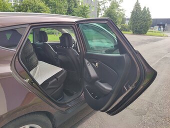 Hyundai iX35 2,0 CRDi 4WD + pneu - 12