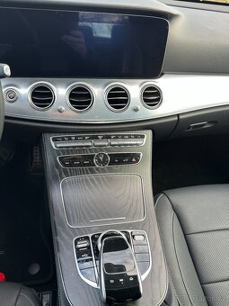 E 400d 4matic AMG line 250kW pouze 59 tKm - 12