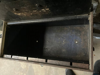 Truhla kovová starožitná, trezor, pokladna 10.000 kč - 12