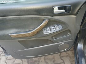 Ford C-max 1.6tdci nová STK Digiklima GHIA SERVISKA - 12