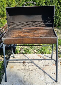 Sudový Gril na dřevěné uhlí REZERVACE - 12