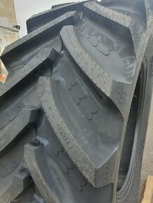 Pneu BKT 650 / 65 R42 - 12