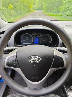 HYUNDAI i30 Combi 1.4 benzín ,80kW 2011 ČR ,1.majitel - 12