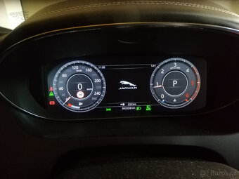 Jaguar E-|Pace - 12