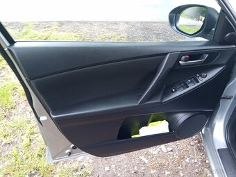 Mazda 3 1.6 benzín 64.000 km  2013 - 12