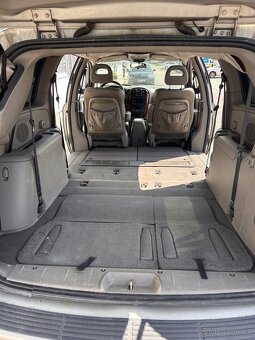 Chrysler Grand Voyager - 12