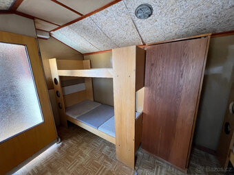 OBYTNÁ POJÍZDNÁ CHATA NA KOLECH S TERASOU - 12