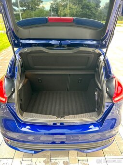 Ford Focus 2.0 ST - 12