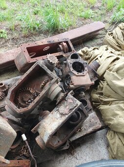 Rozmetadlo hnoje RMA-8 + převodovky náhradní - 12