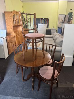Hezký malý jídelní set - 4 židle + kulatý stůl - 12