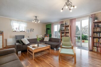 Prodej rodinného domu 270 m², pozemek 1000 m², Komárov - 12