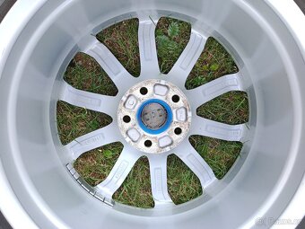 kola Audi 225/40/18 - 12