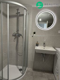Stylový loft 2+kk po designové rekonstrukci na... - 12