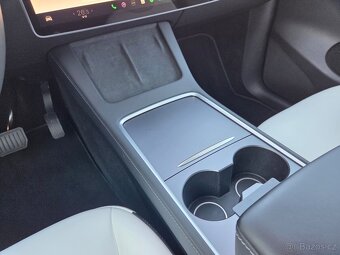 Tesla Model Y LFP / koupeno v ČR / modrá metalíza - 12