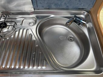 Hobby De Luxe 440 / 100 km/h/ Francouzská postel - 12