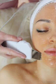 Multifunkční kosmetický přístroj - 12