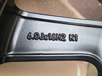 Téměř nová zimní sada Škoda KAROQ, SEAT ATECA 16" 215/60/16 - 12