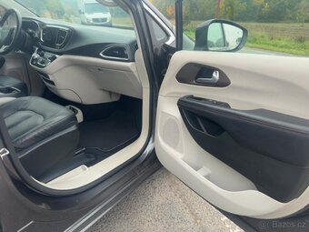 Chrysler Pacifica 3,6 Pentastar 8 míst 2017 DPH - 12