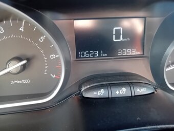 Prodám Peugeot 2008 1.2 benzín - 12