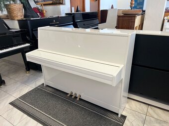 Bílé pianino Petrof se zárukou 2 roky, doprava. PRODÁNO - 12