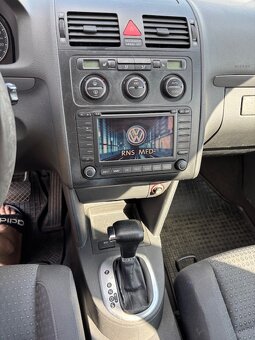 VW Touran 2,0TDi, DSG, 7míst - 12