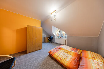 Samostatně stojící rodinný dům 5+1 na pozemku 621 m², obec V - 12