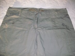 kostkovaná halenka, kratasy,čepice - 12