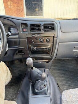 Toyota hilux 2,5 d4d - 12