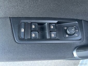 VW Touran 2.0 TDI, Highline, najeto 78 000 km, původ ČR - 12