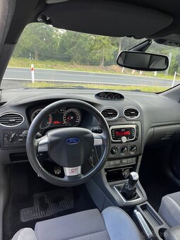 Ford Focus mk2 St225 2.5L - 12