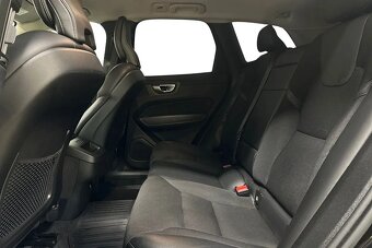 Volvo XC60 D3 Momentum Edition rok 2020 - 12