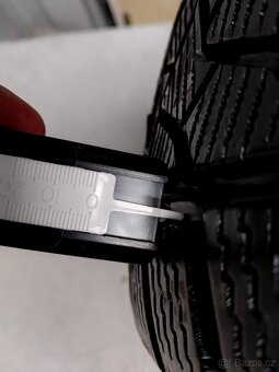 Prodám 4ks kompletní zimní ALU kola VW T7 16" - 12