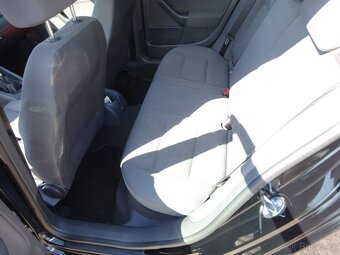 VW Golf 1.4i r.v.2005 (55 kw) 1.MAJITEL (43 000 KM) - 12
