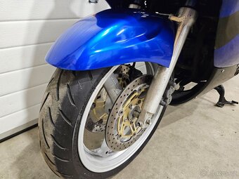 Suzuki GSX 600 F - 12
