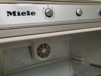 MIELE monoklimatická lednice NEREZ 413 litrů DOVOZ - 12