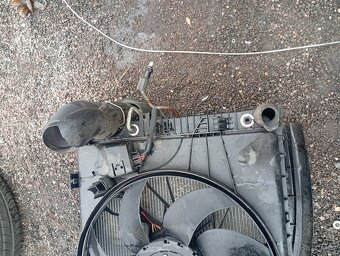 MERCEDES ML W164 PŘEDNÍ ČELO, VÝZTUHY, SAHARA S CHLADIČI - 12