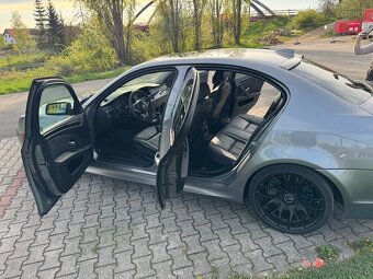 BMW 550i (E60) – V8, manuál, M-Paket - 12