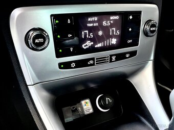 Lancia Delta 1.4 Turbo Oro - 12