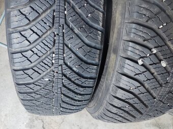 215/65 R15 M+S zimní pneu 2kusy vysoký vzorek 8mm - 12